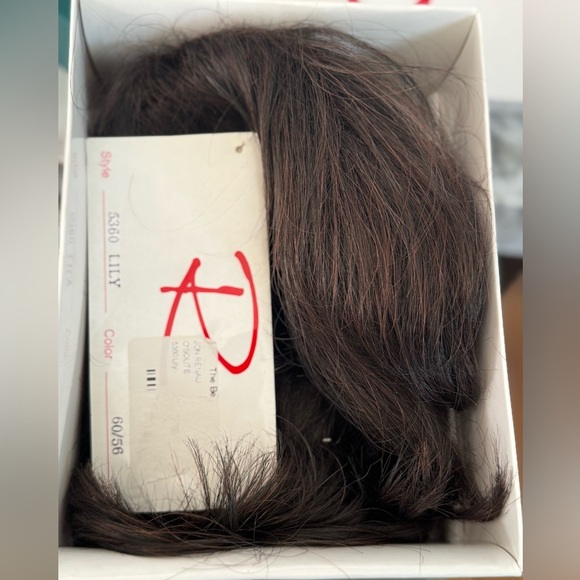 JON RENAU Bob Short Wig - 5360 Lily Color 4 / 6 - Picture 7 of 10